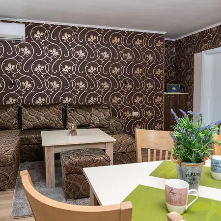 Panorama Apartment *